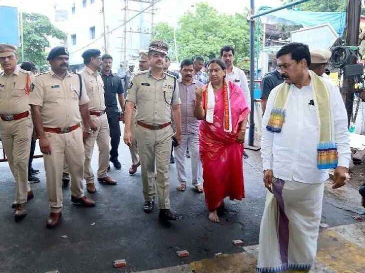 ఉత్సవ ఏర్పాట్లను పరిశీలించిన పోలీస్ కమిషనర్