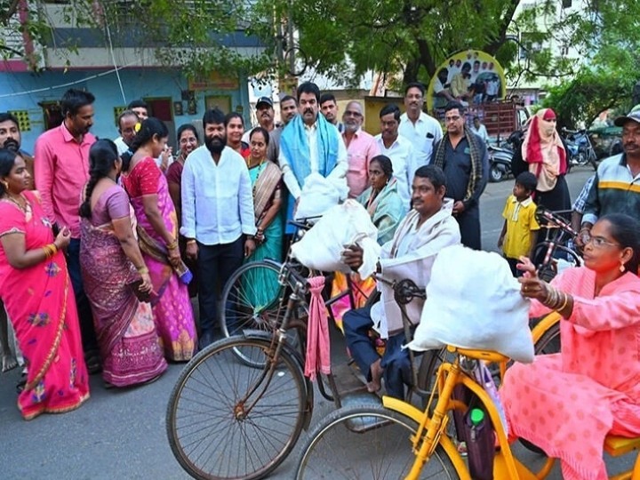 విజయవాడ: దివ్యాంగులకు నిత్యావసర కిట్లు అందజేత