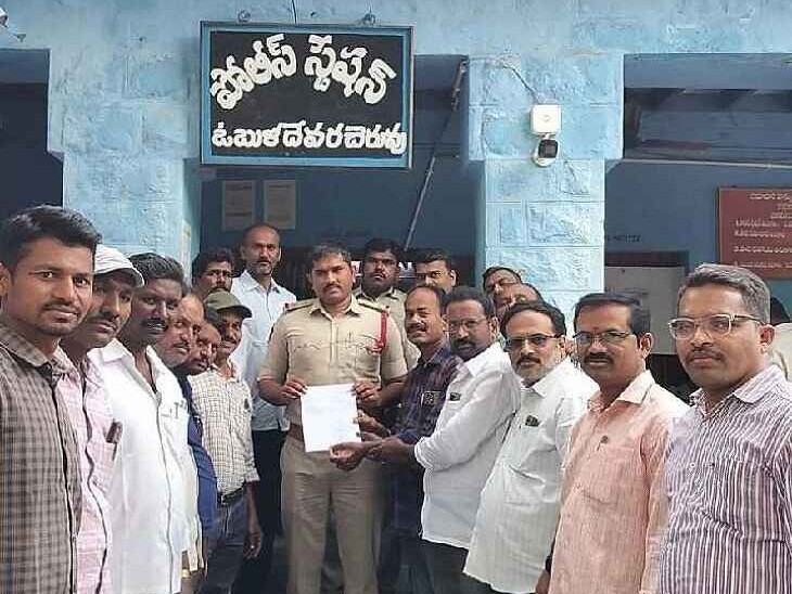 ఓబులదేవరచెరువులో మోహన్ బాబుపై ఫిర్యాదు