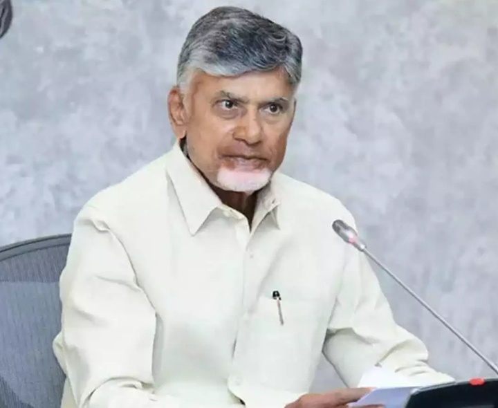 మితిమీరిన భద్రత వద్దు: CM చంద్రబాబు