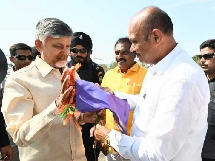 పోలవరం ప్రాజెక్టు వద్ద సీఎంను కలిసిన మంత్రి