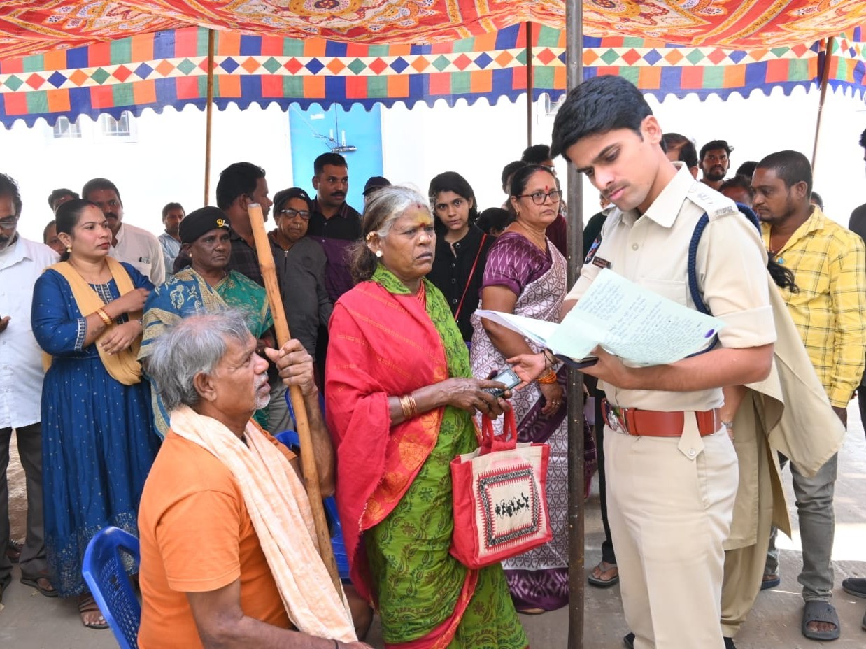 మీ కోసం కార్యక్రమానికి 62 వినతలు