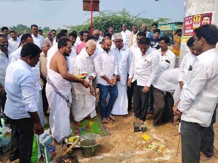 బస్సు షెల్టర్ నిర్మాణానికి భూమి పూజ చేసిన: MLA