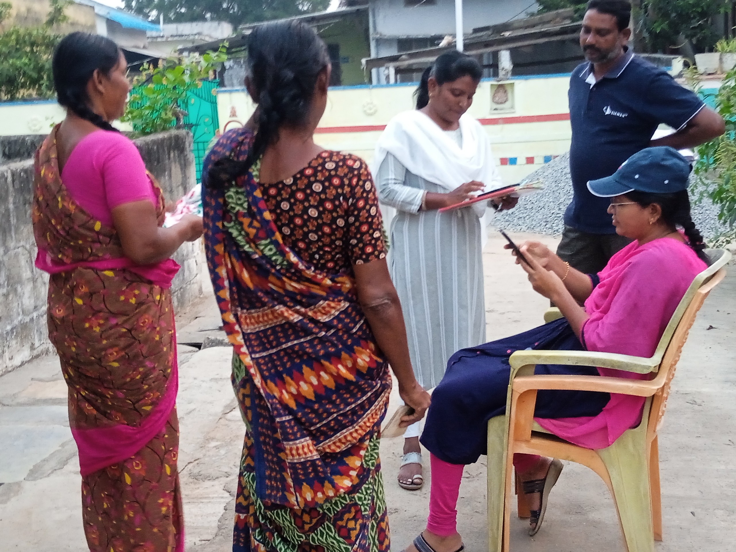 గుడిబండలో శరవేగంగా కొనసాగుతున్న ఇందిరమ్మ ఇళ్ల సర్వే