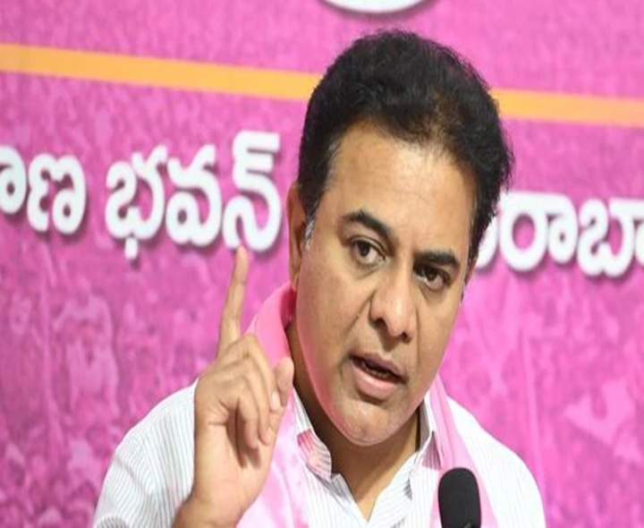 బీసీలకు 42 శాతం రిజర్వేషన్లు ఇవ్వాల్సిందే: కేటీఆర్‌