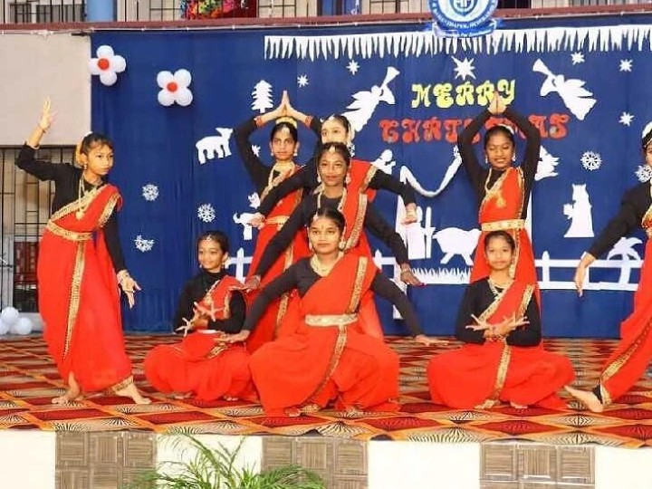 క్రిస్మస్ వేడుకల్లో ఆకట్టుకున్న నృత్య ప్రదర్శనలు