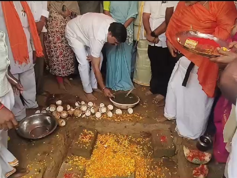 వాల్మీకి మహర్షి నూతన దేవాలయానికి భూమి పూజ