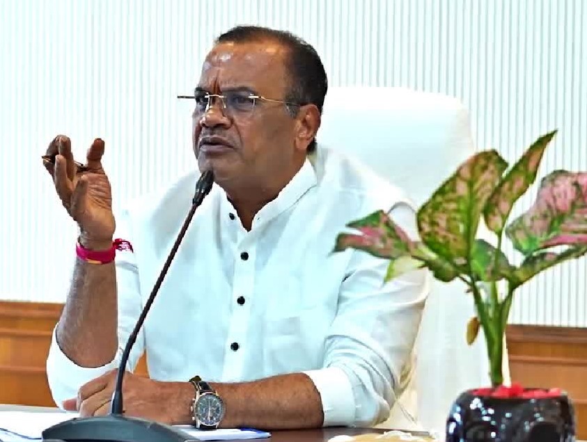 టికెట్ల రేట్ల పెంపునకు అనుమతి ఇవ్వం: మంత్రి కోమటిరెడ్డి
