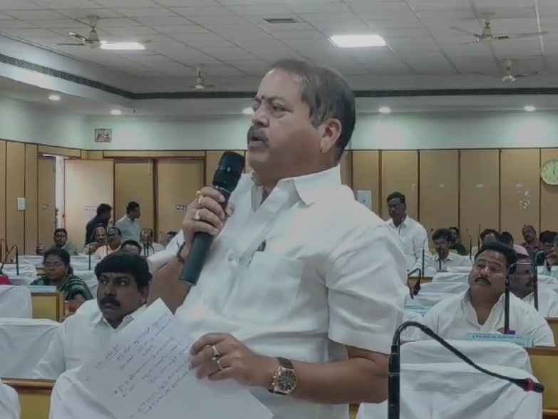 కాలువలు ఏమైపోయాయి: ఎమ్మెల్యే