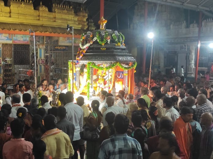 అంజన్నకు వెండి రథంలో ప్రాకారోత్సవం