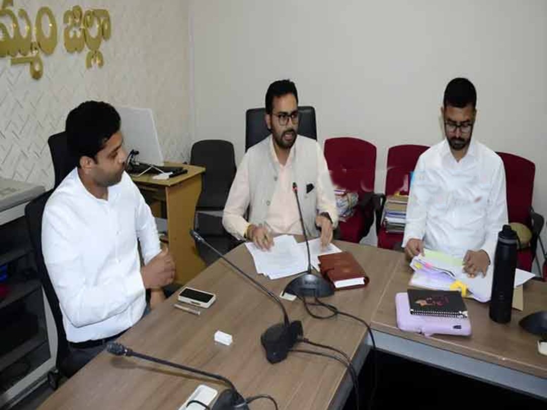 అటవీ శాఖపై సమీక్ష.. కలెక్టర్ కీలక ఆదేశాలు