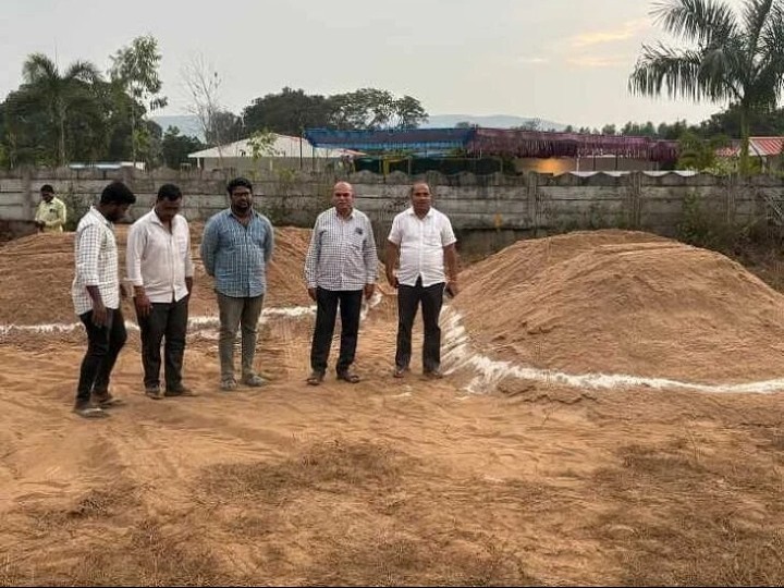 అక్రమ ఇసుకను సీజ్ చేసిన రెవెన్యూ అధికారులు