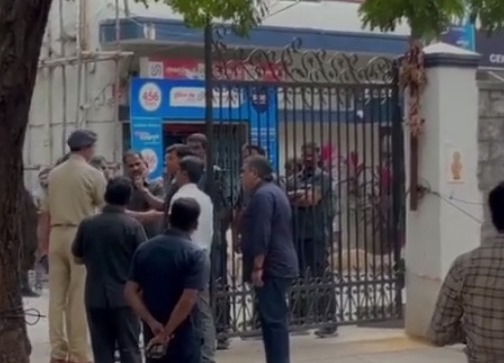 చిక్కడపల్లి PSకు చేరుకున్న లీగల్ టీం సభ్యులు
