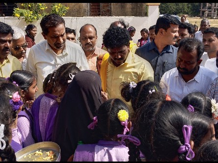 పాఠశాలను తనిఖీ చేసిన ఎమ్మెల్యే