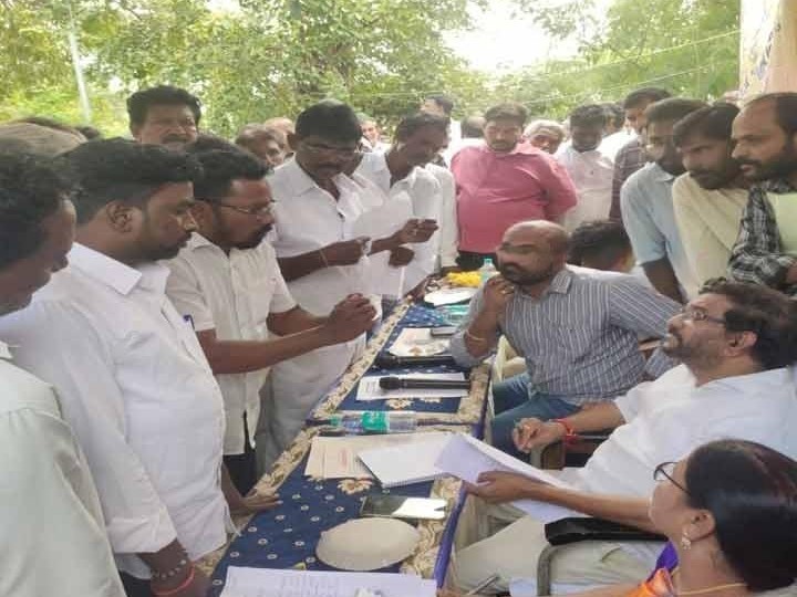 రెవెన్యూ సదస్సులో సీపీఎం నాయకుల అర్జీ