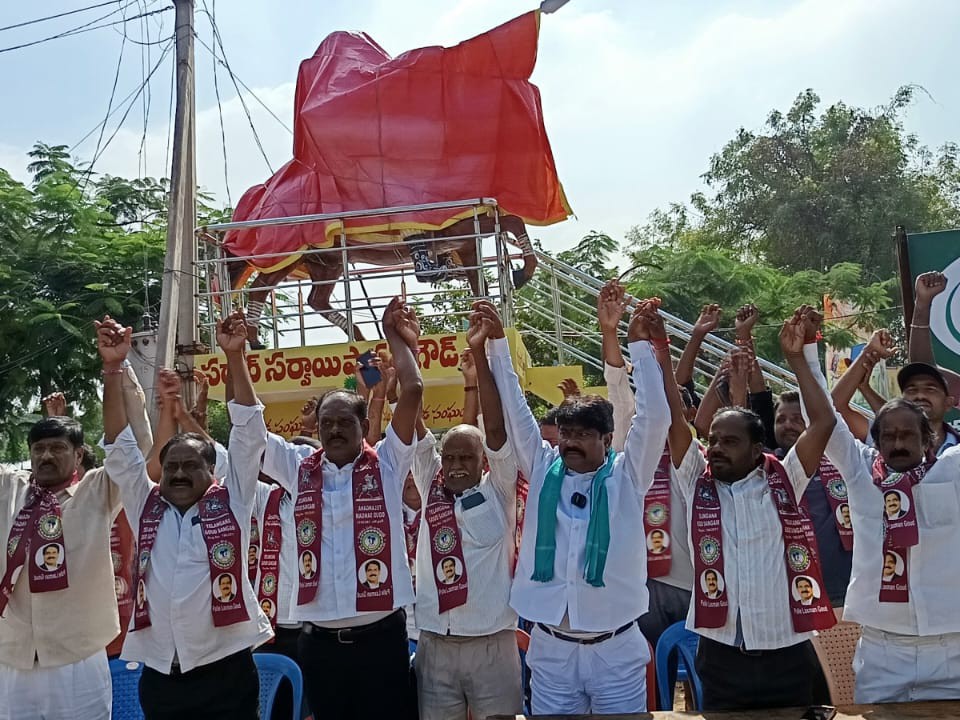 మైలారంలో ఆగిన పాపన్న గౌడ్ విగ్రహావిష్కరణ