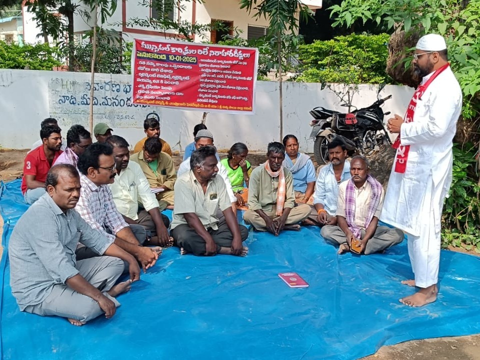 కార్మికుల సమస్యలు పర్కరించాలి: లక్ష్మీనారాయణ