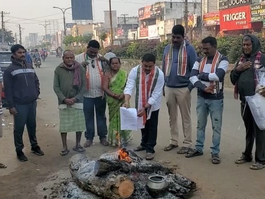 ‘భోగి మంట్లో జిల్లా సమస్యలు దహనమవ్వాలి’