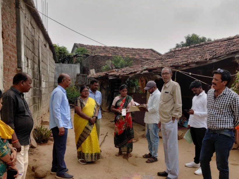 తర్లపాడ్ గ్రామంలో అధికారుల పర్యటన