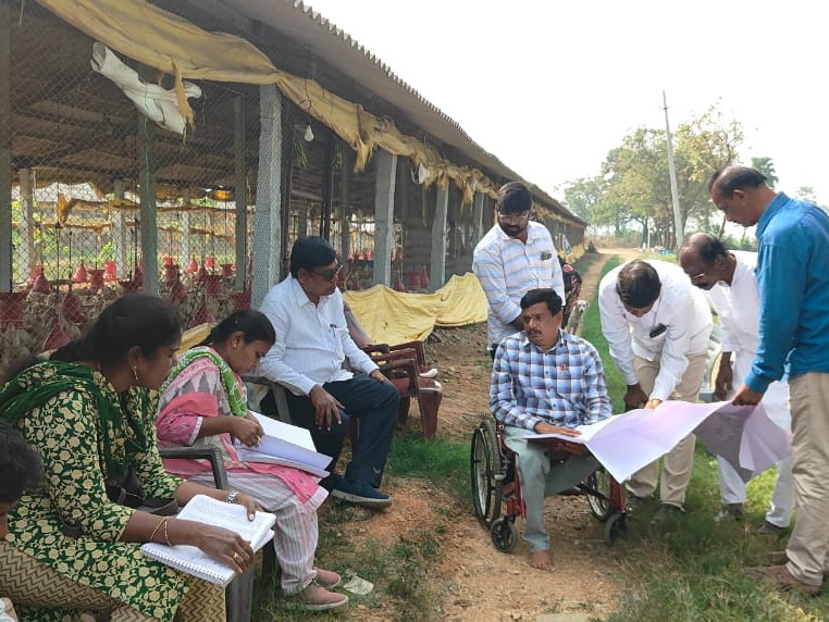 రామన్నగూడెంలో వ్యవసాయేతర భూముల పరిశీలన