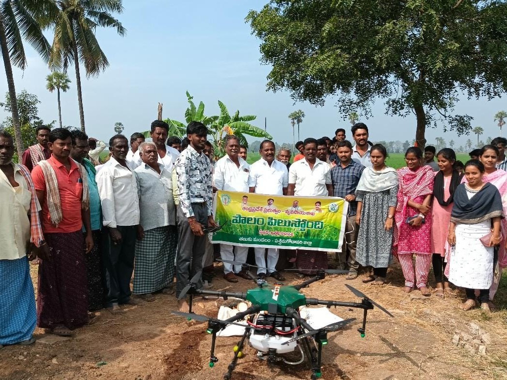 డ్రోన్ స్ప్రేయింగ్‌పై రైతులకు అవగాహన