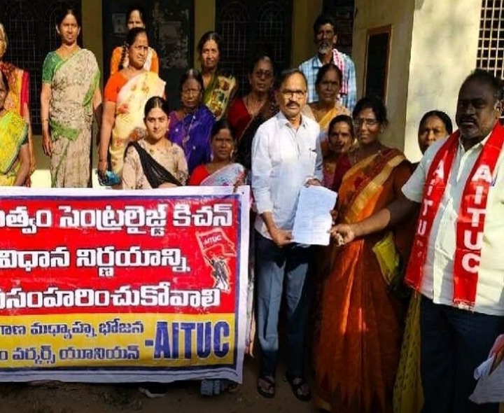 వంట కార్మికుల సమస్యలపై ఎంఈవోకు వినతి