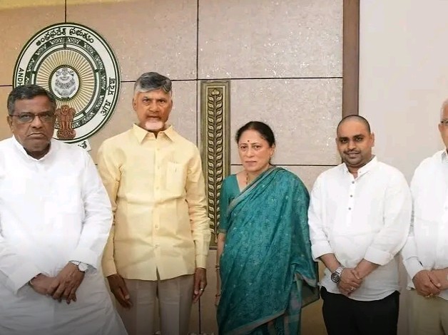 సీఎంతో  కోట్ల ఫ్యామిలీ