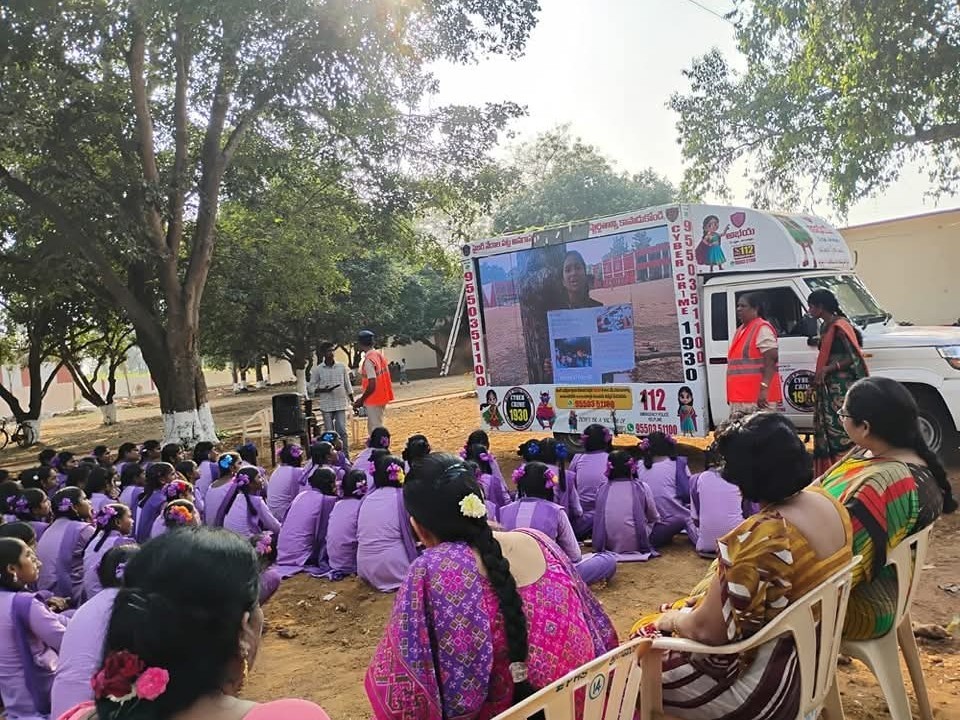 మహిళా అభయ రక్షక దళం ప్రత్యేక గస్తీలు