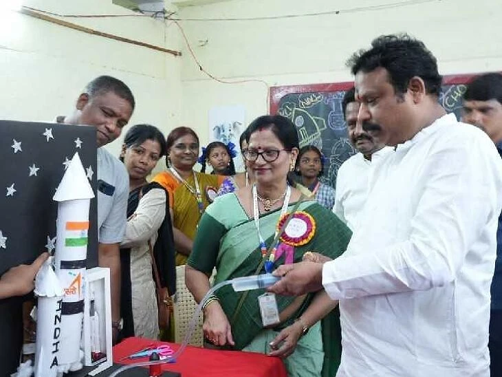 సైన్స్ ఫెయిర్‌లో కంటోన్మెంట్ MLA