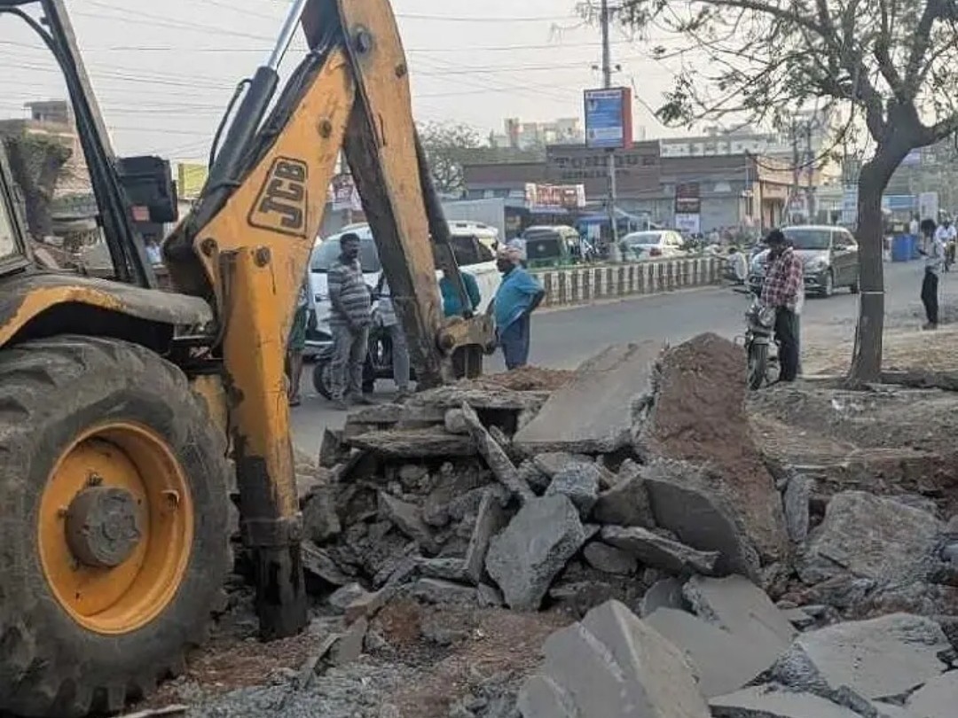 నరసరావుపేటలో ఆక్రమణల తొలగింపు