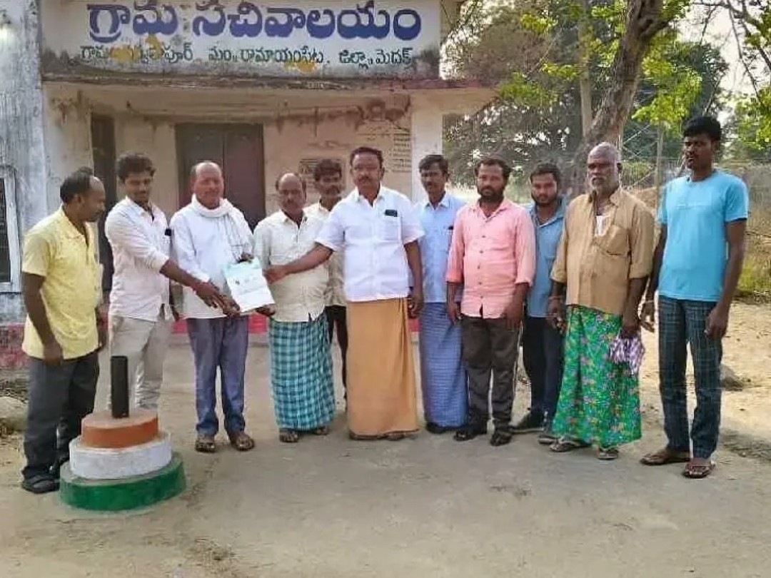 బాధితుడుకు సీఎంఆర్ఎఫ్ చెక్ పంపిణీ