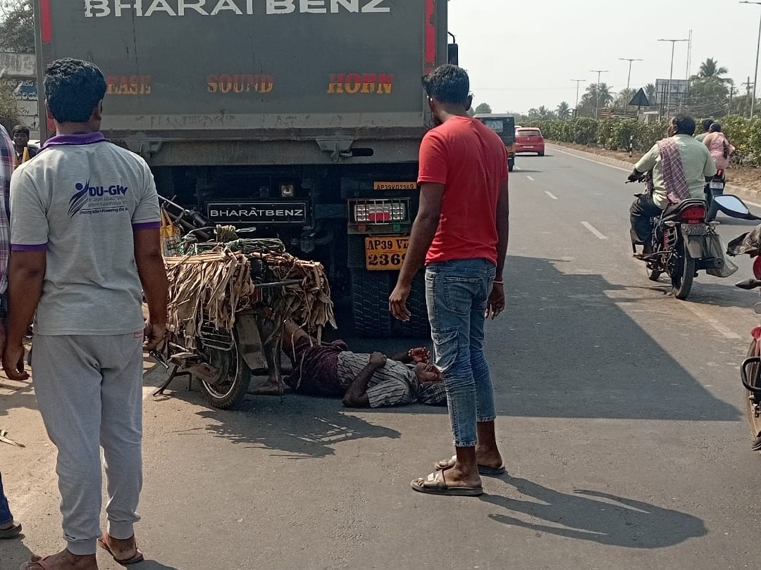 రోడ్డు ప్రమాదం… రైతుకు తీవ్ర గాయాలు