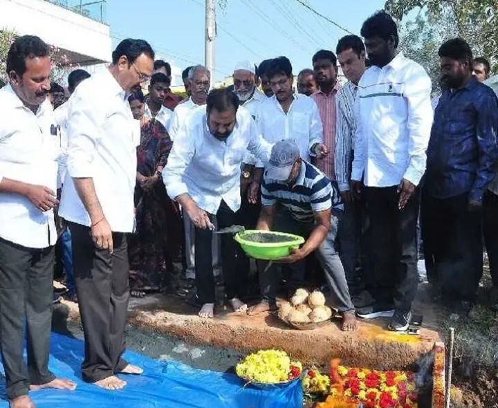 రూ.74 లక్షలతో సీసీ రోడ్డు పనులకు ఎమ్మెల్యే శంకుస్థాపన