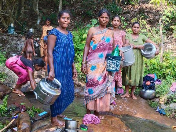 పొలంబందలో మరమ్మతులకు నోచుకోని కుళాయిలు