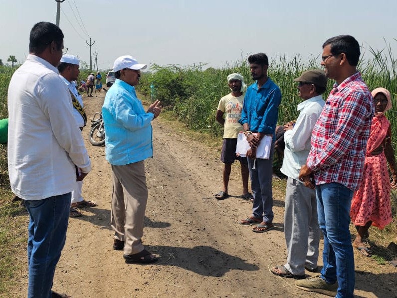 ఉపాధి హామీ పనుల పరిశీలన