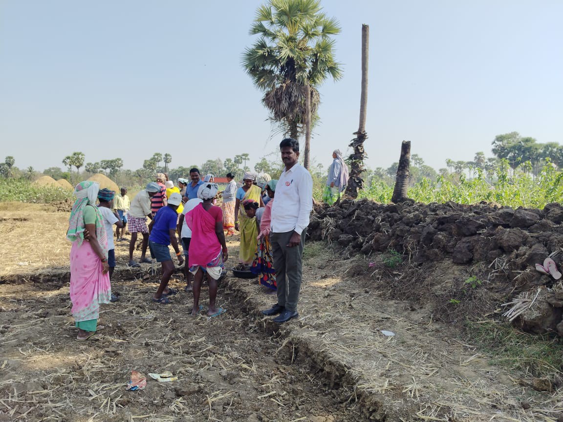 ఉపాధి కూలీల బకాయి వేతనాలు తక్షణమే చెల్లించాలి