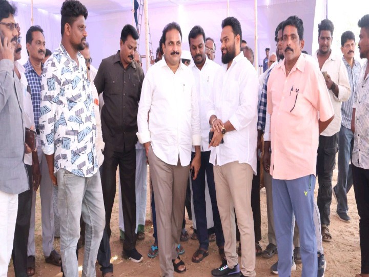 ఆత్మీయ సమావేశ ఏర్పాట్లు పరిశీలించిన ఎమ్మెల్యే