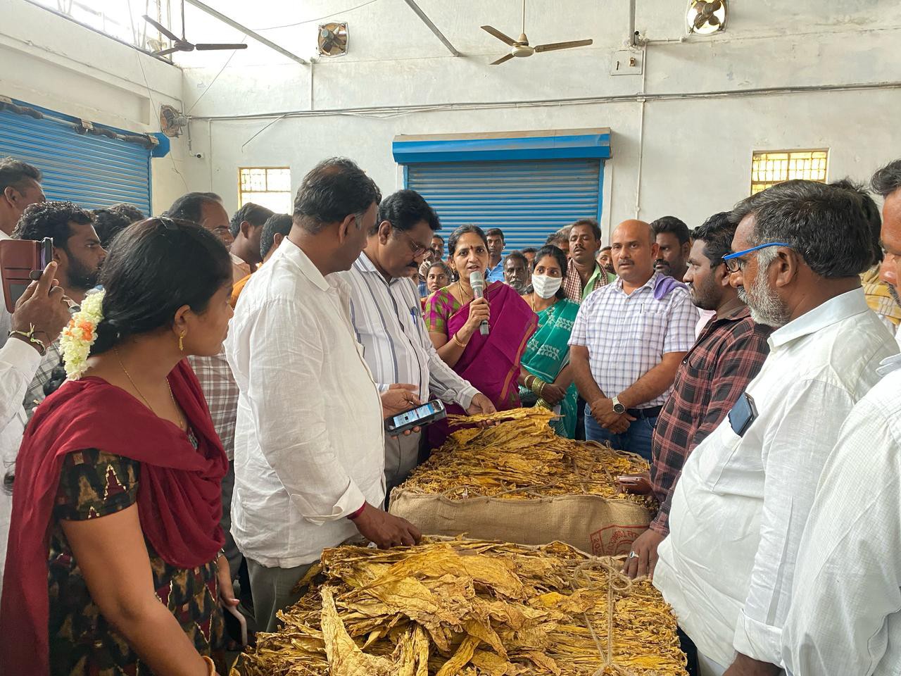 పొదిలిలో పొగాకు కొనుగోలు ప్రారంభం