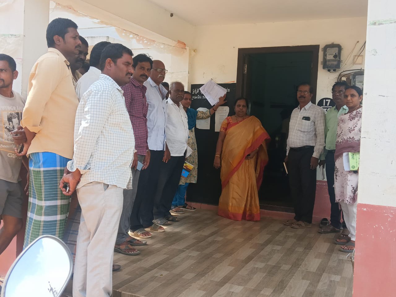 మండలంలో వ్యవసాయ అధికారి పర్యటన