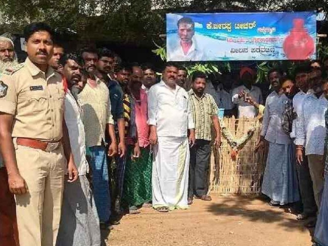 చలివేంద్రాన్ని ప్రారంభించిన ఎస్సై