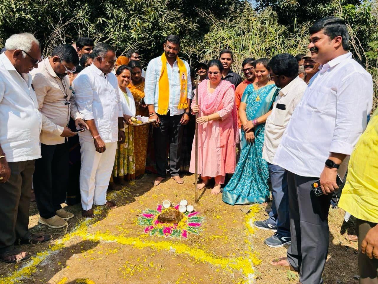 ఇంకుడు గుంతల ప్రారంభోత్సవంలో పాల్గొన్న ఎమ్మెల్యే