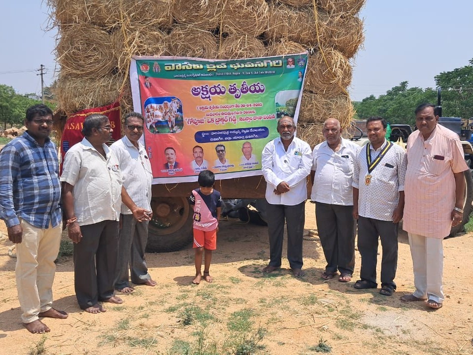 అయ్యప్ప స్వామి ఆలయ గోశాలకు పశుగ్రాసం అందజేత