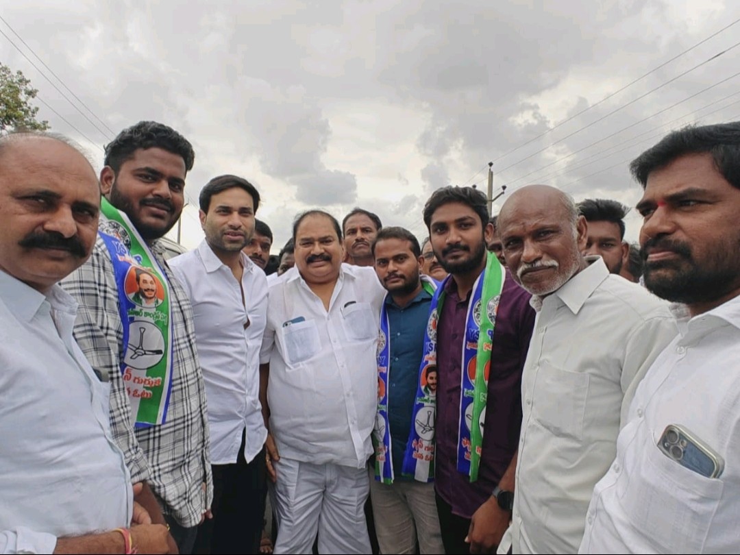 వైసీపీ తీర్థం పుచ్చుకున్న టీడీపీ నాయకులు