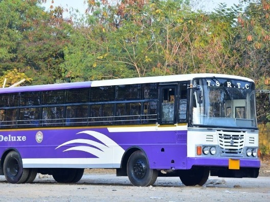 నేటి నుంచి డీలక్స్ బస్ ఛార్జీలపై 10 శాతం తగ్గింపు