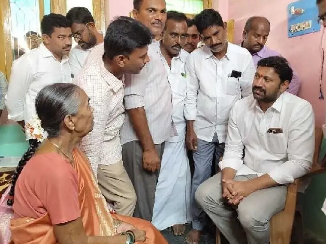 చక్రాయపేటలో పర్యటించిన ఎంపీ అవినాష్