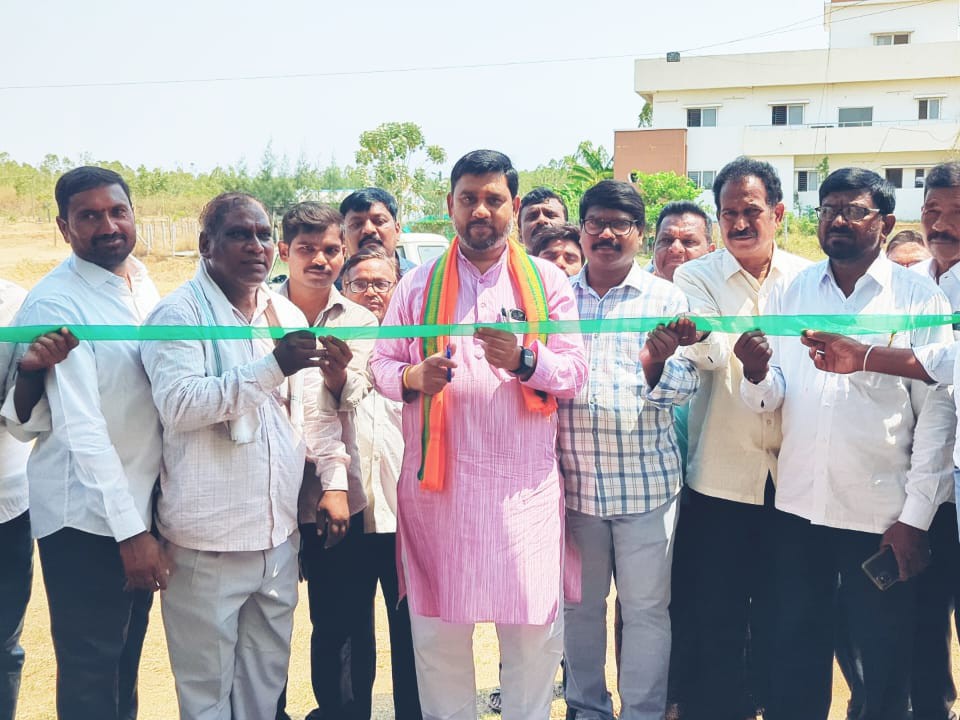 రైతులు దళారులను నమ్మి మోసపోవద్దు: MLA