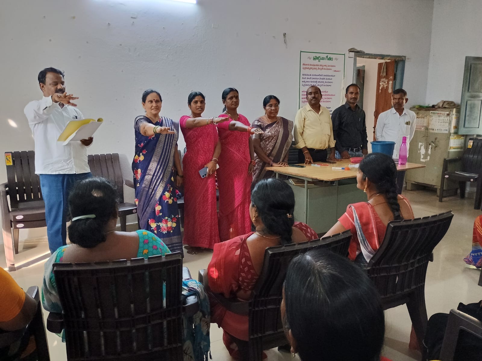 మహిళా సహకార సంఘాలు సమిష్టితోనే కృషి