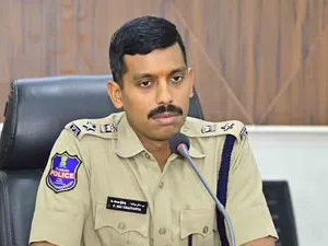 ఆలోచించి లక్ష్యం వైపు అడుగులు వేయాలి: సీపీ