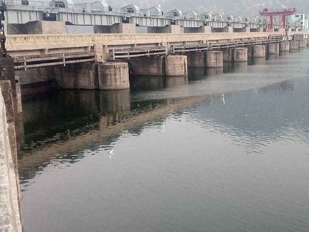 సోమశిల జలాశయంలో స్వల్పంగా తగ్గుతున్న నీటిమట్టం