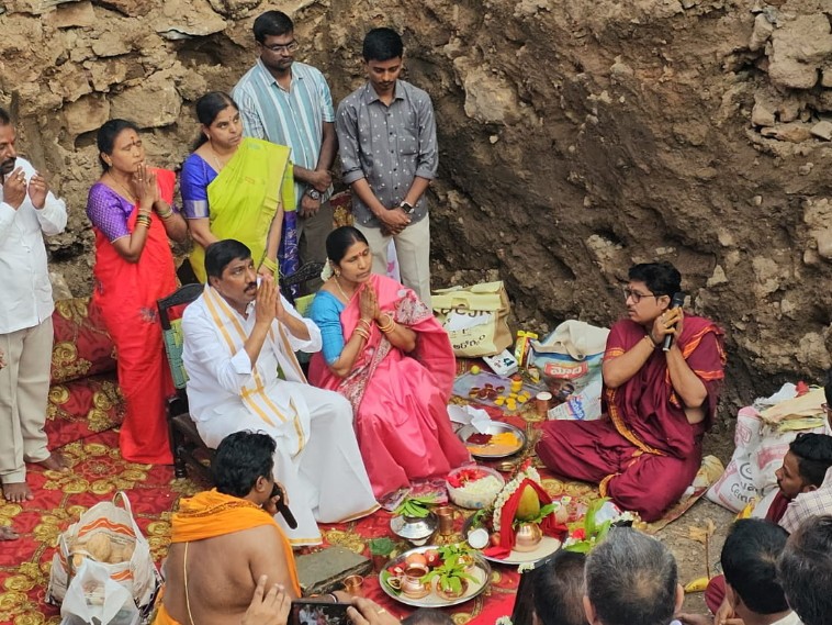 భూమి పూజ కార్యక్రమంలో పాల్గొన్న మంత్రి బీసీ